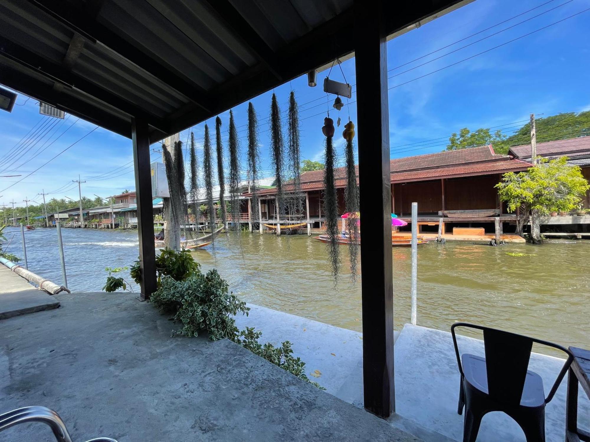 Reuan Vilawan Ratchaburi Bagian luar foto