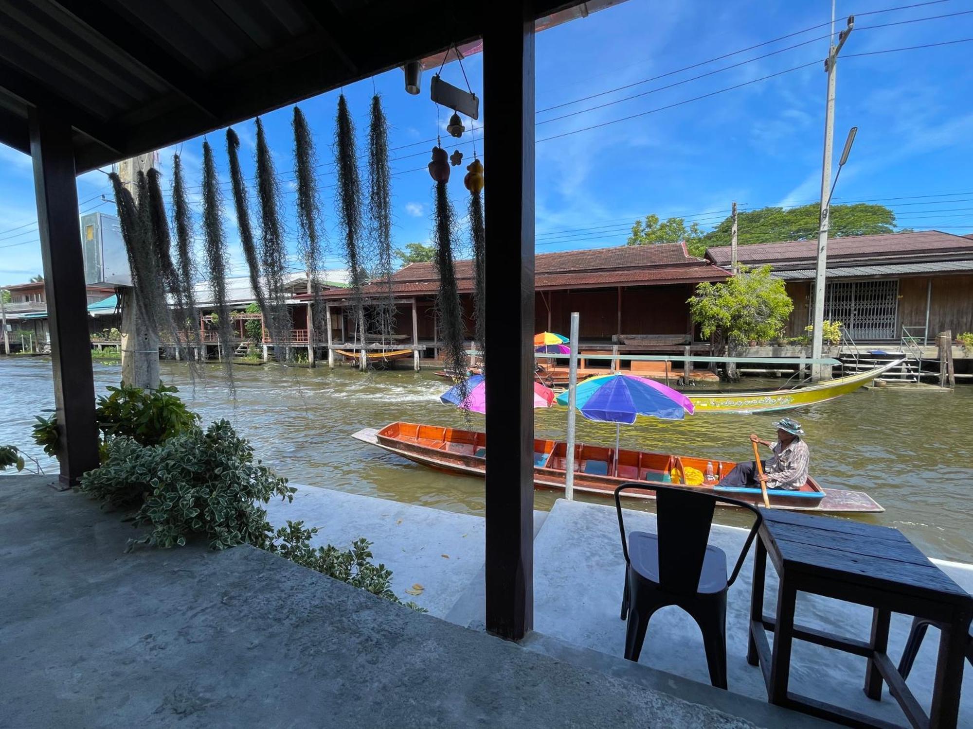 Reuan Vilawan Ratchaburi Bagian luar foto